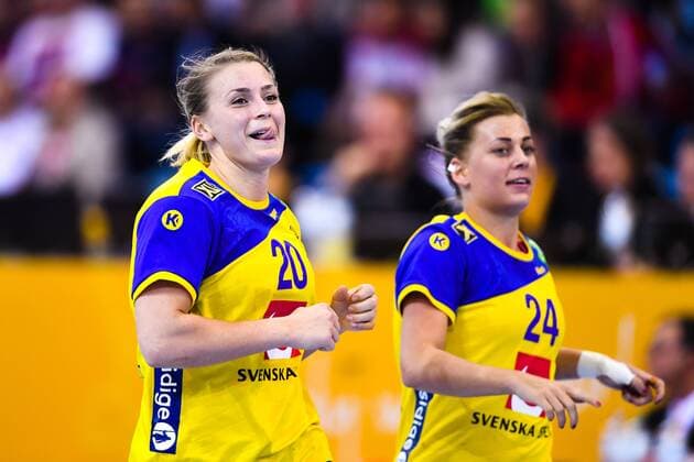 171203 Swedens Isabelle Gullden and Nathalie Hagman cheering for the match between Hungary and Sweden during the World Cups World Cup on December 3, 2017 in Bietigheim Bissingen  Copyright: CARLxSANDIN BB171203CS065