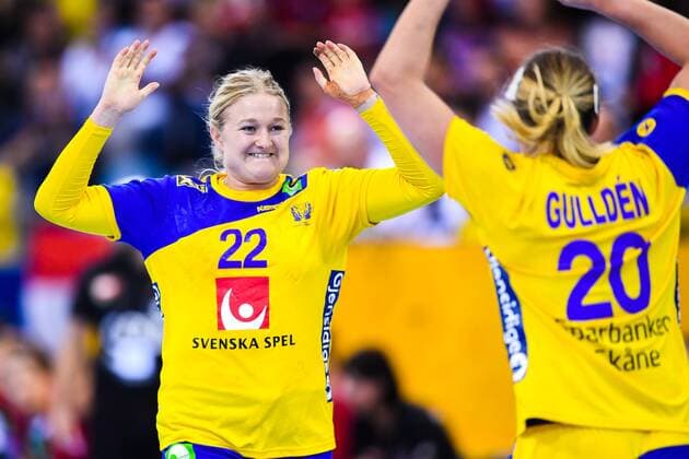 171203 Swedens Hanna Blomstrand rejoices with Isabelle Gullden after a match in Hungary-Sweden during the World Cup World Cup on December 3, 2017 in Bietigheim Bissingen  Copyright: CARLxSANDIN BB171203CS070