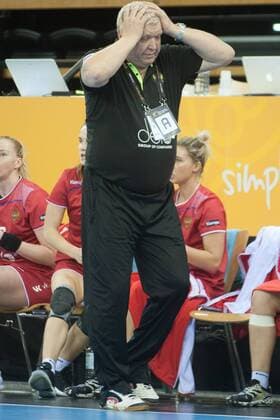 GER IHF World Cup 2017 Montenegro MNE vs Russia RUS 03 12 2017 EWE Arena Oldenburg Germany 23 IHF World Championship 2017 Women first round Group C Montenegro vs Russia pictured Oh Oh Evgenii FREFILOV RUS Coach Nordphotox xRojahn nph00300