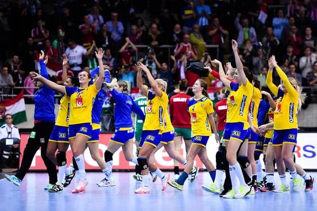 171203 Swedens players cheer for the match between Hungary and Sweden during the World Cups World Cup on December 3, 2017 in Bietigheim Bissingen  Copyright: CARLxSANDIN BB171203CS075