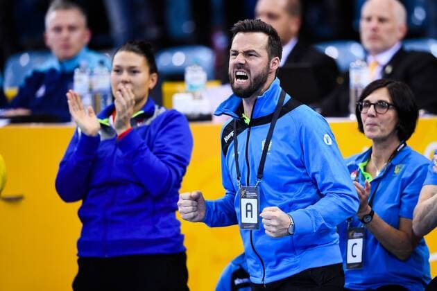 171203 Sveriges förbundskapet Henrik Signell commends during the match between Hungary and Sweden during the World Cups World Cup on December 3, 2017 in Bietigheim Bissingen  Copyright: CARLxSANDIN BB171203CS079