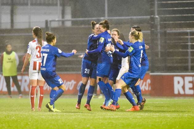 Verena Aschauer SC Sand 18 4 from the right scored the 0 1 jubilee Torjubel goal achievement celebrate the goal goal celebration cheering over the goal Action Action Football DFB Womens Cup Final Round 1 FC Köln SC Sand xmhx