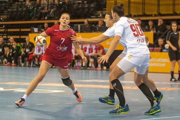 GERH World Cup 2017 Montenegro MNE vs Russia RUS 03 12 2017 EWE Arena Oldenburg Germany 23 IHF World Championship 2017 Womens first round Group C Montenegro vs Russia in picture Milena RAICEVIC Durdina JAUKOVIC MNE 90 9 Daria DMITRIEVA RUS 7 Nordphotox xRojahn nph00300