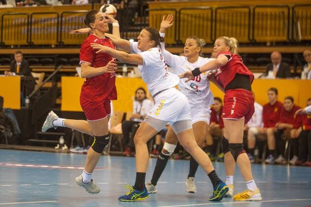 GER IHF World Cup 2017 Montenegro MNE vs Russia RUS 03 12 2017 EWE Arena Oldenburg Germany 23 IHF World Championship 2017 Womens first round Group C Montenegro vs Russia in picture Durdina JAUKOVIC Jelena DESPOTOVIC MNE 9 80 Anna PUNKO RUS 93 Nordphotox xRojahn nph00300