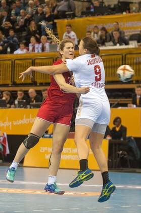 GER IHF World Cup 2017 Montenegro MNE vs Russia RUS 03 12 2017 EWE Arena Oldenburg Germany 23 IHF World Championship 2017 Womens first round Group C Montenegro vs Russia in picture Durdina JAUKOVIC MNE 9 Karina SABIROVA RUS 31 Nordphotox xRojahn nph00300
