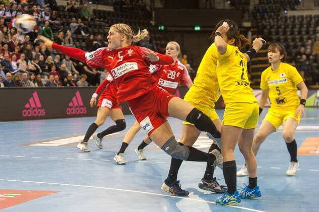Japan IHF World Championship 2017 Japan JP Denmark vs Denmark DEN 03 12 2017 EWE Arena Oldenburg Germany 23 IHF World Championship 2017 Womens first round Group C Japan vs Denmark in picture Mana OHYAMA Ayaka IKEHARA JPN 28 21 Sarah IVERSEN DEN 5 Nordphotox xRojahn nph00300