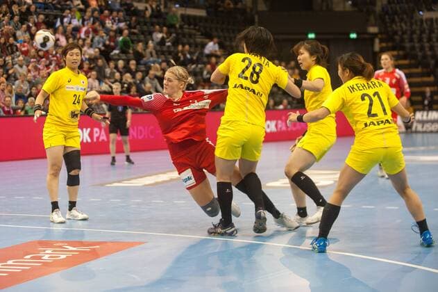 Japan IHF World Championship 2017 Japan JP Denmark vs Denmark DEN 03 12 2017 EWE Arena Oldenburg Germany 23 IHF World Championship 2017 Womens first round Group C Japan vs Denmark in picture Mana OHYAMA Ayaka IKEHARA JPN 28 21 Sarah IVERSEN DEN 5 Nordphotox xRojahn nph00300