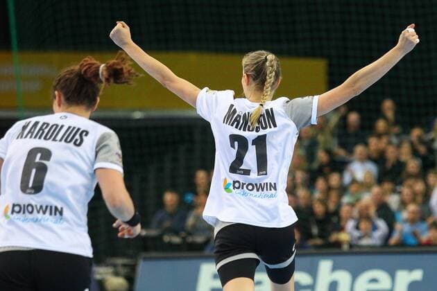 Germany vs Korea South Korea 03 12 2017 23rd IHF Women s Handball World Championship Germany 2017 Preliminary round Group D Germany vs Korea Arena Leipzig Womens Handball World Cup Womens Preliminary Group D Germany vs South Korea Nadja Mansson 21 GER Cheers xjkx