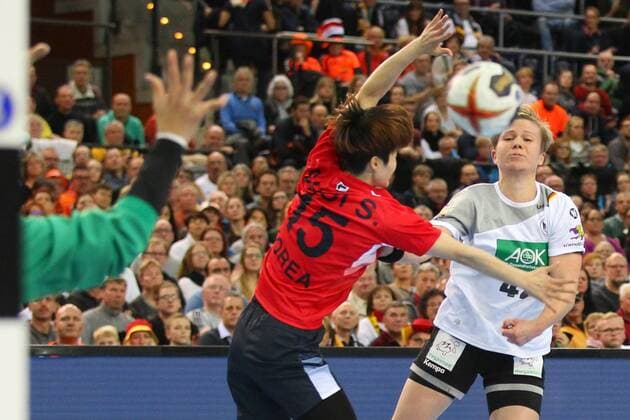 Germany vs Korea South Korea 03 12 2017 23rd IHF Women s Handball World Championship Germany 2017 Preliminary round Group D Germany vs Korea Arena Leipzig Handball World Cup Womens preliminary round Group D Germany vs South Korea Friederike Gubernatis 42 GER xjkx