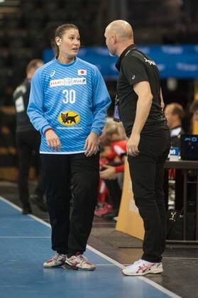 GER IHF World Cup 2017 Japan JPN vs Denmark DEN 03 12 2017 EWE Arena Oldenburg Germany 23 IHF World Championship 2017 Womens first round Group C Japan vs Denmark Pictured Sakura KAMETANI Ulrik KIRKELY JPN 30 Head coach Nordphotox xRojahn nph00300