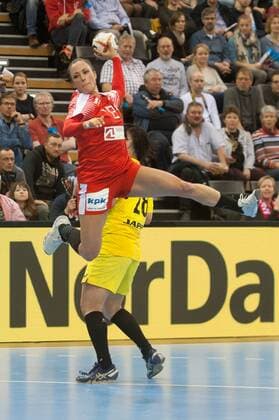 GER IHF World Cup 2017 Japan JPN vs Denmark DEN 03 12 2017 EWE Arena Oldenburg Germany 23 IHF World Championship 2017 Womens first round Group C Japan vs Denmark in picture Shiori NAGATA JPN 28 Simone BOHME DEN 13 Nordphotox xRojahn nph00300