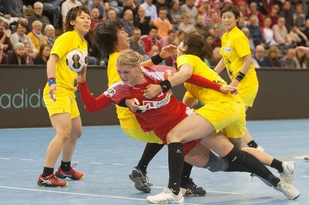 GER IHF World Cup 2017 Japan JPN vs Denmark DEN 03 12 2017 EWE Arena Oldenburg Germany 23 IHF World Championship 2017 Womens first round Group C Japan vs Denmark Pictured Shiori NAGATA Sayo SHIOTA JPN 28 5 Sarah IVERSEN DEN 5 Nordphotox xRojahn nph00300