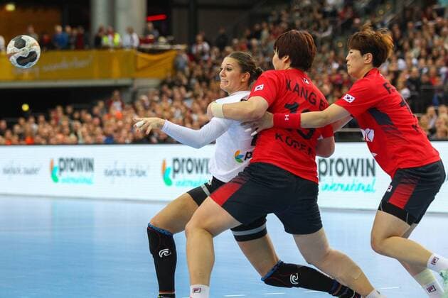 Germany vs Korea South Korea 03 12 2017 23rd IHF Women s Handball World Championship Germany 2017 Preliminary round Group D Germany vs Korea Arena Leipzig Handball World Cup Womens preliminary round Group D Germany vs South Korea Julia Behnke 13 GER xjkx