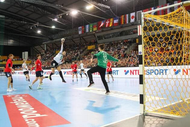 Germany vs Korea South Korea 03 12 2017 23rd IHF Women s Handball World Championship Germany 2017 Preliminary round Group D Germany vs Korea Arena Leipzig Handball World Cup Womens preliminary round Group D Germany vs South Korea Julia Behnke 13 GER xjkx