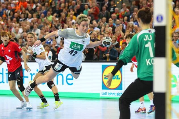 Germany vs Korea South Korea 03 12 2017 23rd IHF Women s Handball World Championship Germany 2017 Preliminary round Group D Germany vs Korea Arena Leipzig Handball World Cup Womens preliminary round Group D Germany vs South Korea Friederike Gubernatis 42 GER xjkx