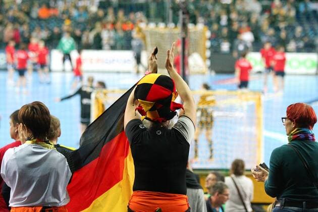Germany vs Korea South Korea 03 12 2017 23rd IHF Women s Handball World Championship Germany 2017 Preliminary Round Group D Germany vs Korea Arena Leipzig Handball World Cup Womens Group Preliminary Group D Germany vs South Korea Image Image Supporters Spectator Spectators Germany Flag Flag xjkx