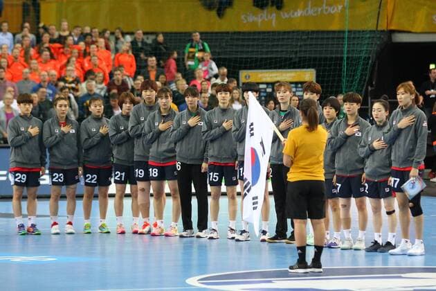 Germany vs Korea South Korea 03 12 2017 23rd IHF Women s Handball World Championship Germany 2017 Preliminary Round Group D Germany vs Korea Arena Leipzig Handball World Cup Womens Group Preliminary Group D Germany vs South Korea Image Team Korea national anthem anthem national anthem xjkx