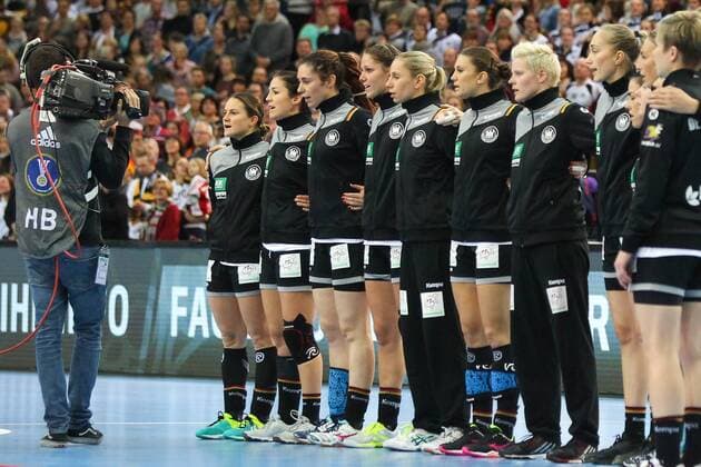 Germany vs Korea South Korea 03 12 2017 23rd IHF Women s Handball World Championship Germany 2017 Preliminary round Group D Germany vs Korea Arena Leipzig Handball World Cup Womens preliminary round Group D Germany vs South Korea Image Team Germany national anthem anthem national anthem xjkx