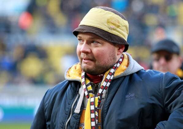 GER 2 Bundesliga SG Dynamo Dresden vs Fc Erzgebirge Aue 03 12 17 Dresden Rudolf Harbig Stadium DDV Stadium GER Dresden 2 Bundesliga Season 2017 2018 16 Matchday SG Dynamo Dresden vs FC Erzgebirge Aue im Bild Vorsänger Capo Lehmi Stefan Lehmann Dresden ends his career after 18 years