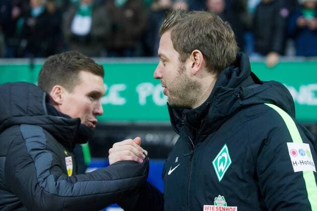 Coach Hannes WOLF li S gives trainer Florian KOHFELDT HB the hand Handshake Greeting Welcome Football 1 Bundesliga 14 Matchday Werder Bremen HB VfB Stuttgart S 1 0 am 02 12 2017 in Bremen Germany Â