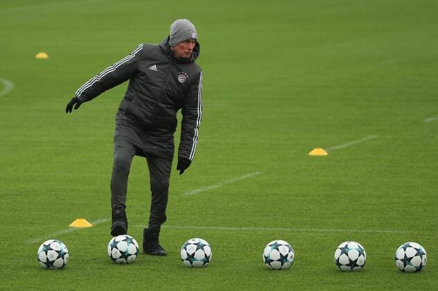 201712004 1 CL FC Bayern Final training Säbenerstrasse Muenchen Soccer Sport im Bild FCB coach Jupp Heynckes FCB