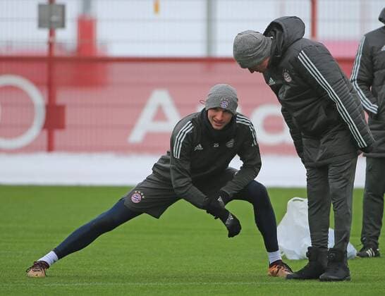201712004 1 CL Bayern Final training Säbenerstrasse Muenchen Football Sport im Bild Thomas Mueller FCB and FCB coach Jupp Heynckes FCB