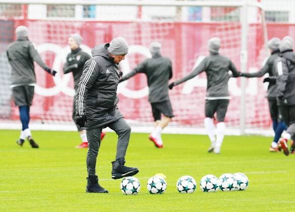 Coach Jupp Heynckes his FCB team Soccer FC Bayern Munich 04 12 2017 Training before the CL game against Paris Saint Germain