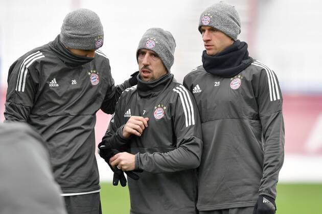 Thomas MUELLER MÜLLER Munich Muenchen Franck RIBERY Bayern Muenchen Sven ULREICH Goalkeeper FC Bayern Muenchen Final training FC Bayern Munich before the Champions League match against Paris St Germain Training ground at Saebener Strasse Football on 04 12 2017