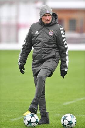 Jupp HEYNCKES Bayern Munich Muenchen am Ball Single Image Cut Out Full Body Full Figure Final Training FC Bayern Munich Before Champions League Match Against Paris St Germain Training Ground At Saebener Strasse On 04 12 2017