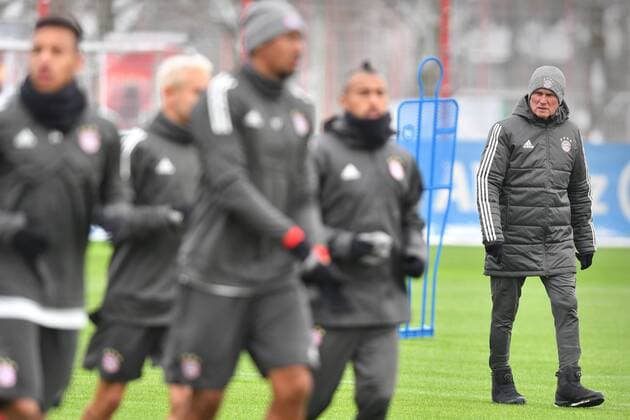 Jupp HEYNCKES coach Bayern Muenchen watches his players during training Final training FC Bayern Muenchen before the Champions League match against Paris St Germain training ground at Saebener Strasse Football on 04 12 2017