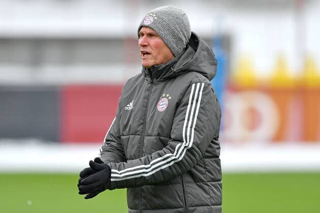 Jupp HEYNCKES Bayern Munich single shot single image half figure half figure final training FC Bayern Munich before the Champions League match against Paris St Germain training ground at Saebener Strasse football on 04 12 2017