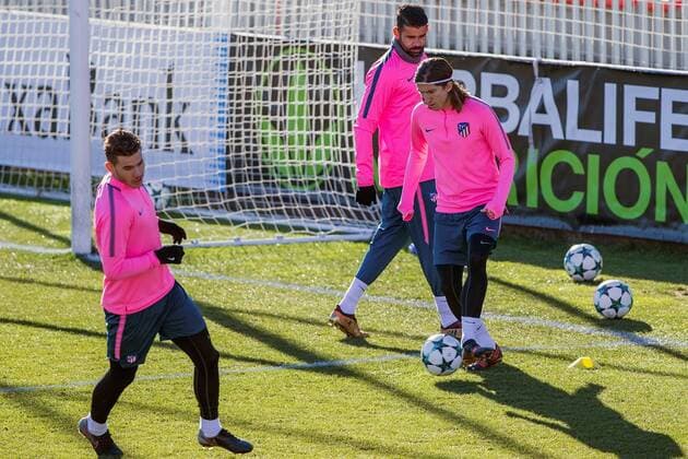 Atletico Madrid s players Lucas Hernandez (L), Filipe Luis (C) and Diego Costa take part in a training session at the team s Wanda facilities in Madrid, Spain, on 04 December 2017. Atletico Madrid will face Chelsea in a UEFA Champions League groups stage soccer match on 05 December. Atletico Madrid training session !ACHTUNG: NUR REDAKTIONELLE NUTZUNG!  Copyright: xRodrigoxJimenezx GRAF3446 81095868st