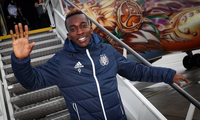 Bilder des Tages - SPORT Anderlecht s Henry Onyekuru pictured at the departure of Belgian soccer team RSC Anderlecht, Monday 04 December 2017 in Brussels airport, on their way to Glasgow, Scotland. Tomorrow Anderlecht is playing the sixth and last game in the group stage of the UEFA Champions League competition against Scottish Celtic Glasgow. VIRGINIExLEFOUR  x05213851x