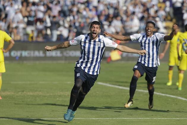 December 3, 2017 - Lima, PeroÆ’Ã‚Â - LA VICTORIA 3 DE DICIEMBRE DE 2017.Alianza Lima rompiÃ‚ la sequia de titulos, esa que llenaba de frustraciones a los seguidores mas fieles. El equipo blanquiazul vuelve a ser campeon luego de once aNos tras ganar el Torneo Apertura y Clausura del presente aNo...FOTOS: ALONSO CHERO Latino News - December 3, 2017  - ZUMAp94_ 20171203_zaf_p94_004 Copyright: xElxComerciox