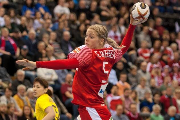 Sarah Iversen Denmark Denmark 5 at throw throws the ball Handball Women World Cup Japan Denmark xobx