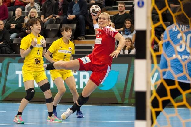 Kathrine Heindahl Denmark Denmark 10 at throw throws the ball Handball Women World Cup Japan Denmark xobx