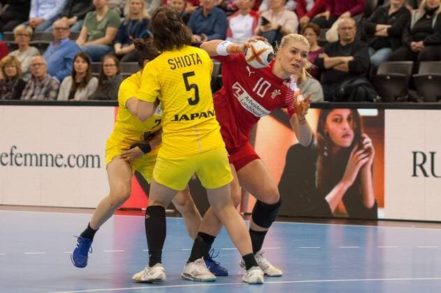 Kathrine Heindahl Denmark Denmark 10 on the ball Single action Action plays the ball Handball Women World Cup Japan Denmark xobx