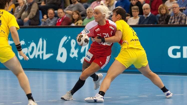 Kristina Kristiansen Denmark Denmark 21 duel duel with Chie Katsuren Japan 13 Handball Women World Cup Japan Denmark xobx