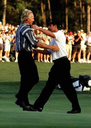 Jose Maria Olazabal Golf at the Masters 1999 in Augusta USA on 11 04 1999 Greg Norman congratulates Olazabal on the 2 Masters degree after the 1994 Augusta USA