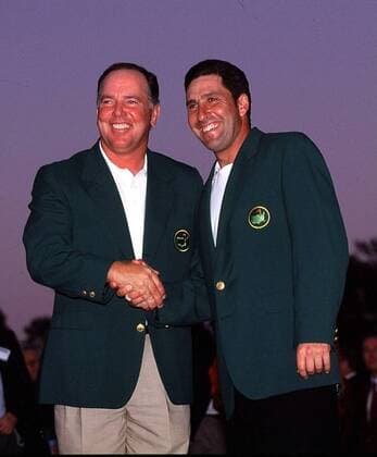 Jose Maria Olazabal Golf at Masters 1999 in Augusta USA on 11 04 1999 Mark O Meara gives Olazabal the Green Jacket Augusta USA