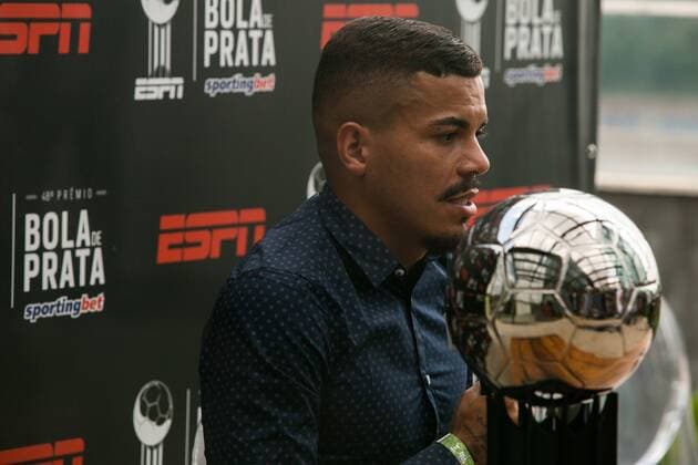 Premio Bola de Prata ESPN SaO PAULO, SP - 04.12.2017: PReMIO BOLA DE PRATA ESPN - Silver Ball Award reaches its 48th edition this Monday (04) in SP and aims to reward the best athletes of 2017. In the Spotlight Thiago Carleto do Coritiba. (Photo: Tom Vieira Freitas Fotoarena) x1442049x  TomxVieiraxFreitas