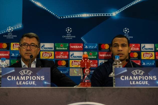 December 4, 2017 - Athens, Greece - Takis Lemonis, head coach of Olympiacos FC and Felipe Pardo player of Olympoiakos F.C, speaks during the Olympiakos FC press conference PK Pressekonferenz on the eve of the UEFA Champions League (Group D) match between Olympiakos FC and Juventus FC at Karaiskaki Stadium, on 4 December 2017 Olympiakos F.C. Press Conference  - ZUMAn230 20171204_zaa_n230_222 Copyright: xDimitrisxLampropoulosx