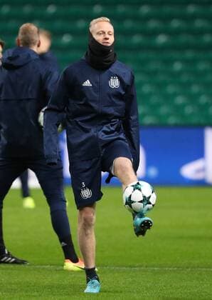 Anderlecht s Olivier Deschacht pictured during a training session of Belgian soccer team RSC Anderlecht, Monday 04 December 2017 in Glasgow, Scotland. Tomorrow Anderlecht is playing the sixth and last game in the group stage of the UEFA Champions League competition against Scottish Celtic Glasgow. VIRGINIExLEFOUR  x05213998x