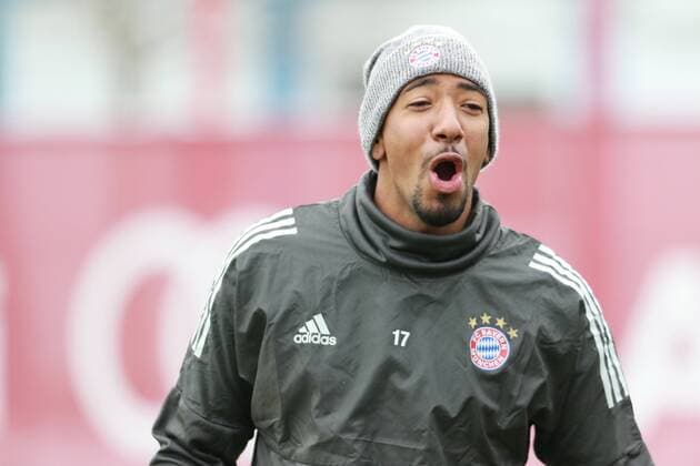 Jerome Boateng in a good mood Football FC Bayern München 04 12 2017 Training before the CL match against Paris Saint Germain