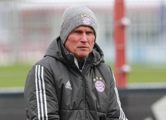 Coach Jupp Heynckes warmly dressed Soccer Bayern Munich 04 12 2017 Training before the CL game against Paris Saint Germain