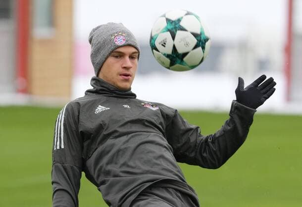 Joshua Kimmich on the ball Football FC Bayern Munich 04 12 2017 Training before the CL game against Paris Saint Germain