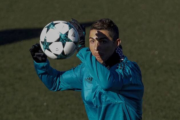 Real Madrid s Portuguese forward Cristiano Ronaldo takes part in a training session at the team s Valdebebas facilities in Madrid, Spain, on 05 December 2017. Real Madrid will face Borussia Dortmund in a UEFA Champions League groups stage soccer match on 06 December. Real Madrid training session !ACHTUNG: NUR REDAKTIONELLE NUTZUNG!  Copyright: xEMILIOxNARANJOx GRAF4211 20171205-636480734027652280