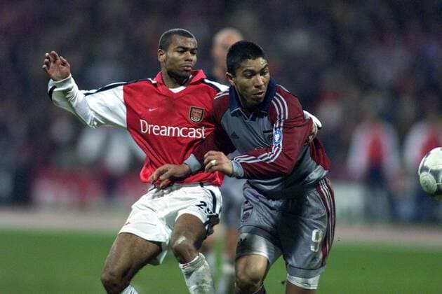 FC Bayern Arsenal FC 1 0 Champions League Ashley Cole and Giovane Elber Munich Germany