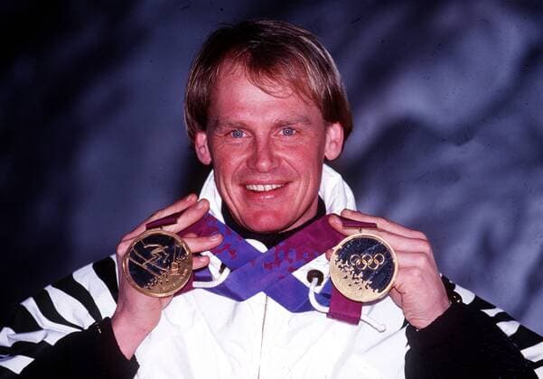 Markus Wasmeier Ski Alpin. Olympia 1994 in Lillehammer 15.02.1994. Goldmedaille im SuperG und RSL. Portrait mit Medaillen , Lillehammer Norwegen *** Markus Wasmeier Ski Alpin Olympia 1994 in Lillehammer 15 02 1994 Gold medal in the SuperG and RSL Portrait with medals Lillehammer Norway
