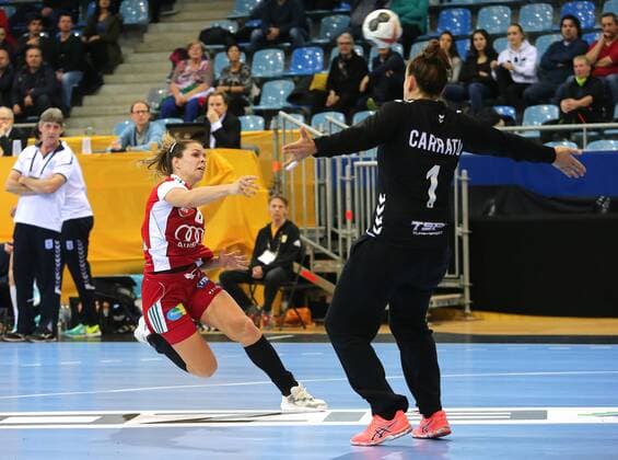 05 12 2017 Germany Bietigheim Handball Womens World Cup Internationals Hungary vs Argentina v l Aniko Kovacsics HUN Marisol Carratu ARG